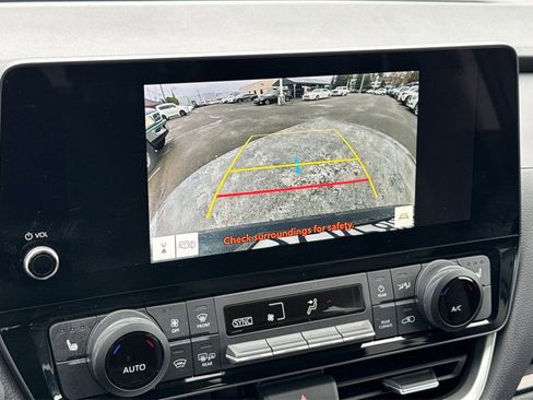 Used 2024 Toyota Grand Highlander image 17