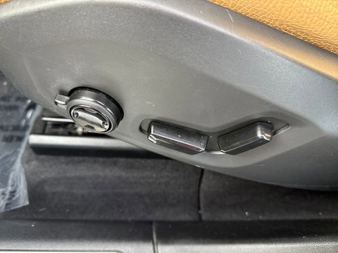 Used 2019 Volvo XC60 T5 Momentum w/ Premium Package image 10