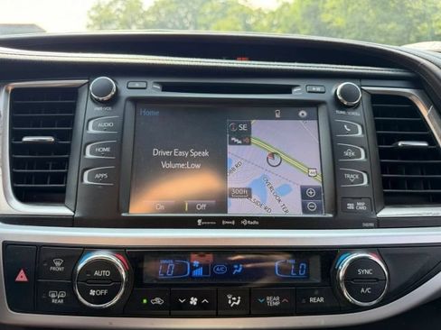 Used 2019 Toyota Highlander XLE AWD/4WD image 20