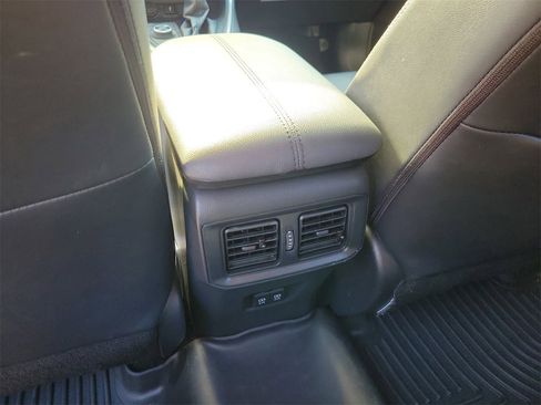 Used 2021 Toyota RAV4 XLE Premium image 12