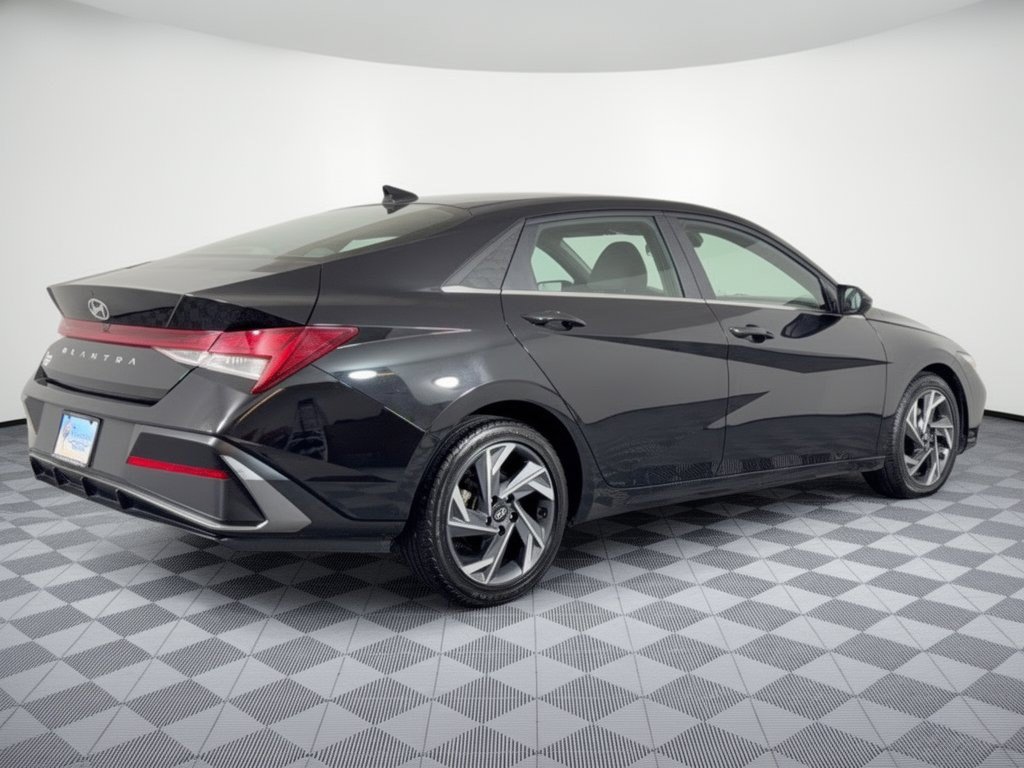 Used 2025 Hyundai Elantra SEL FWD image 9