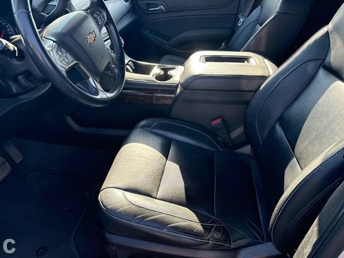 Used 2020 Chevrolet Suburban LT RWD image 17