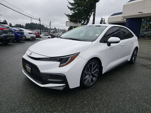 Used 2021 Toyota Corolla SE FWD image 3