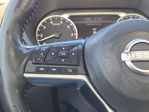 Used 2025 Nissan Sentra SV w/ SV Premium Package image 34