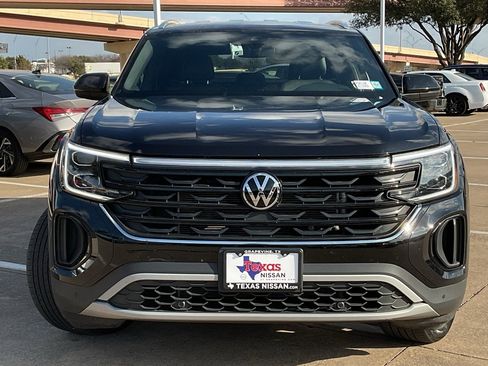 Used 2025 Volkswagen Atlas Cross Sport SE image 3