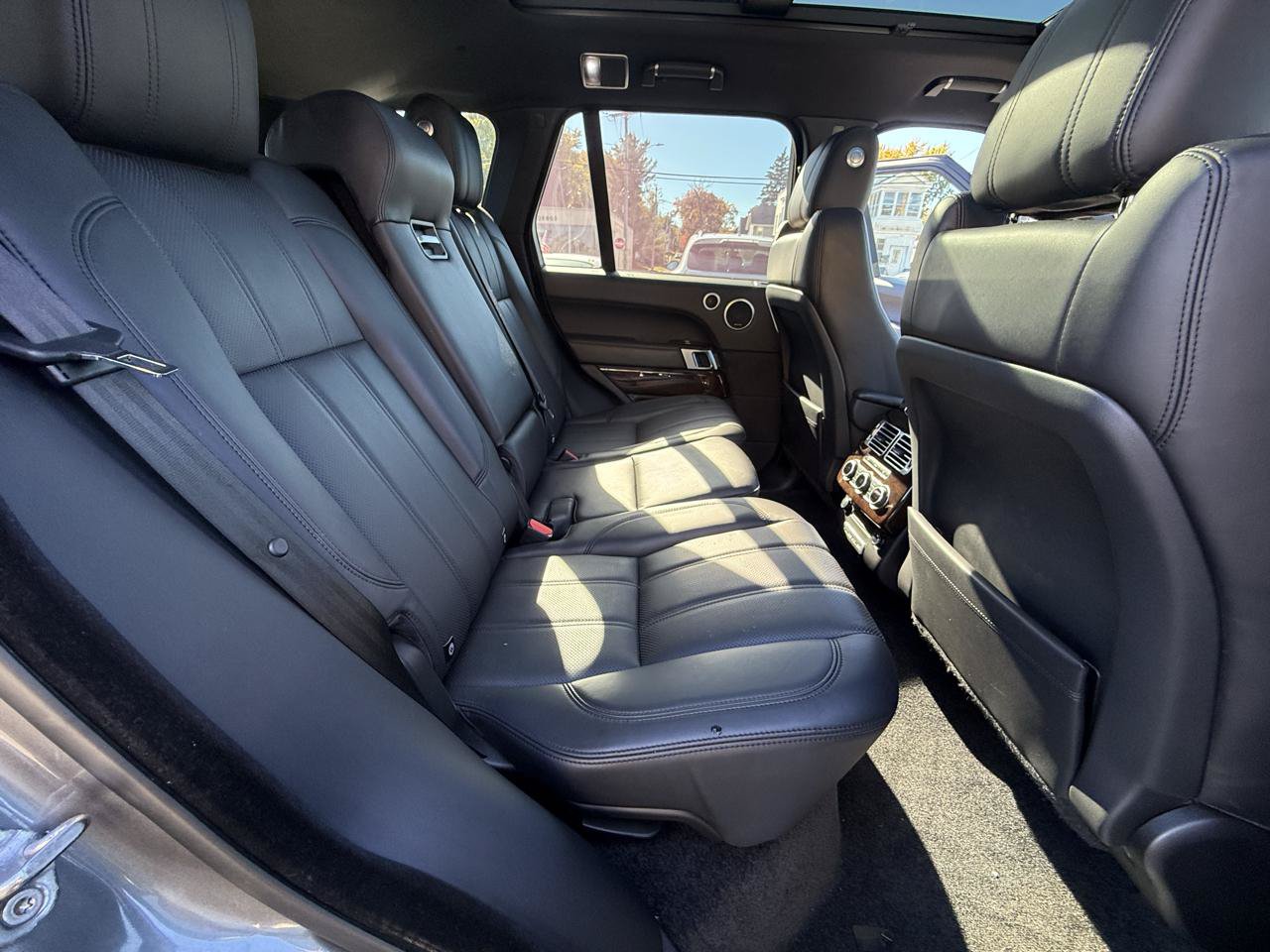 Used 2016 Land Rover Range Rover Supercharged AWD/4WD image 25