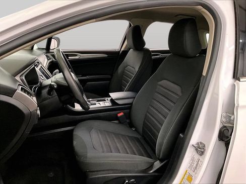 Used 2020 Ford Fusion SE FWD image 24