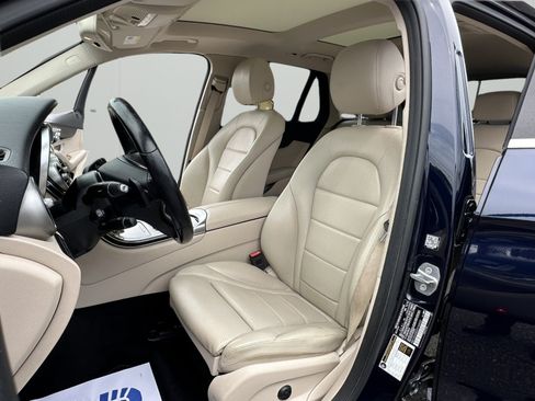 Used 2019 Mercedes-Benz GLC 300 4MATIC image 13