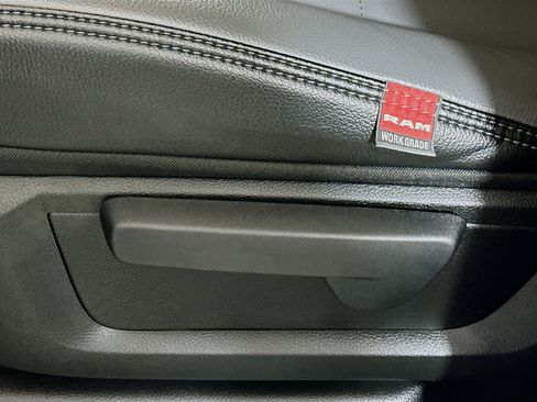 Used 2024 RAM 2500 Tradesman w/ Chrome Appearance Group image 13