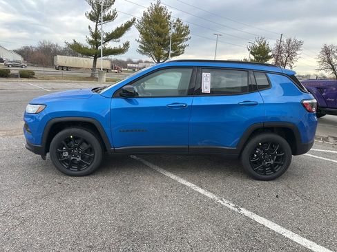 New 2026 Jeep Compass Latitude image 17
