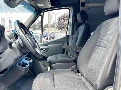 Used 2021 Mercedes-Benz Sprinter 2500 image 10