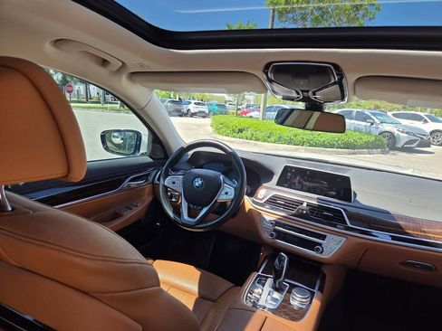 Used 2020 BMW 745e xDrive AWD/4WD image 28