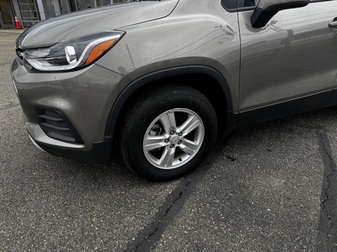 Used 2022 Chevrolet Trax LT w/ LT Convenience Package AWD/4WD image 2