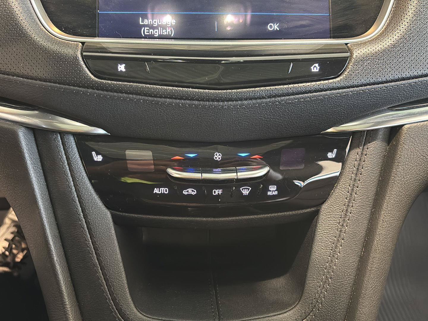 Certified 2022 Cadillac XT5 Premium Luxury w/ LPO, Floor Liner Package AWD/4WD image 23