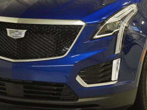 Used 2023 Cadillac XT5 Sportv w/ Technology Package AWD/4WD image 6