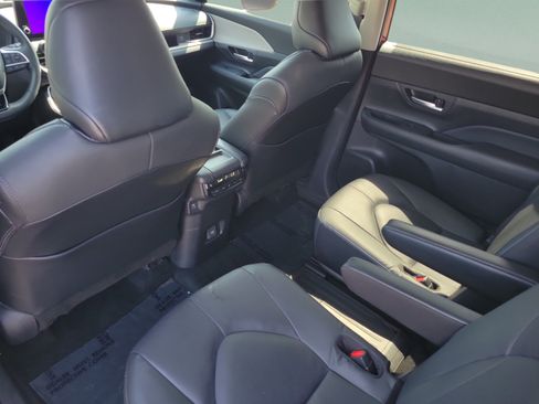Used 2025 Toyota Grand Highlander AWD image 15