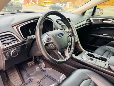 Used 2019 Ford Fusion SEL image 32