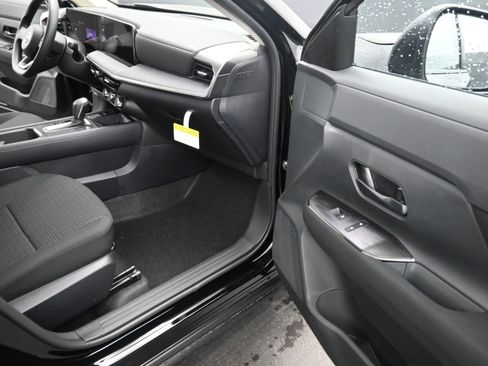 New 2026 Nissan Kicks S image 20