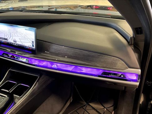 Used 2023 BMW i7 xDrive60 w/ Executive Package 2 image 17