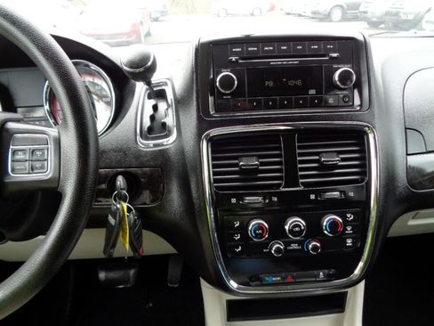 Used 2013 Dodge Grand Caravan SXT image 20