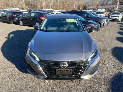 Used 2024 Nissan Altima 2.5 SV image 3