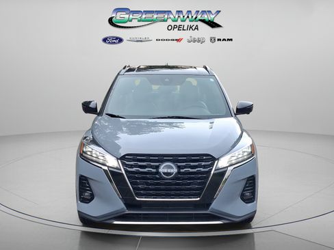 Used 2023 Nissan Kicks SR w/ SR Premium Package FWD image 2