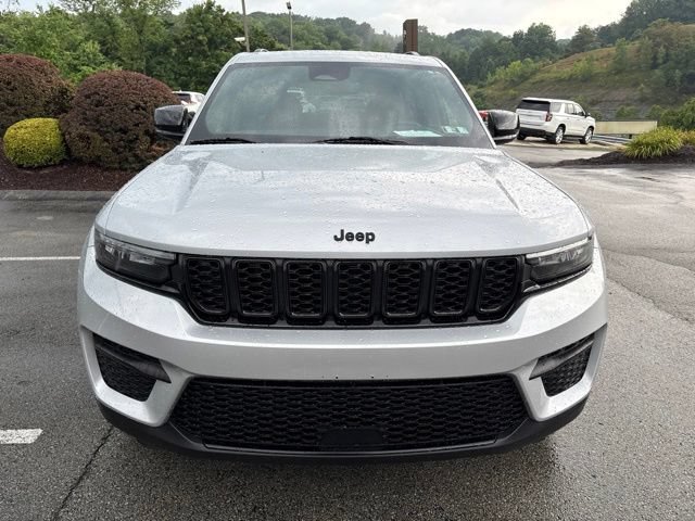 Used 2023 Jeep Grand Cherokee Altitude AWD/4WD image 8