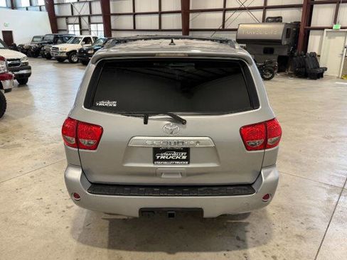 Used 2016 Toyota Sequoia SR5 AWD/4WD image 10