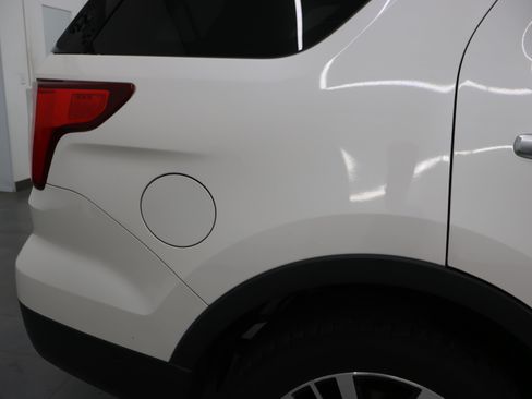 Used 2016 Ford Explorer Platinum AWD/4WD image 25