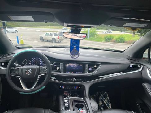 Used 2023 Buick Enclave Avenir AWD/4WD image 5