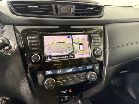 Used 2018 Nissan Rogue SL image 17