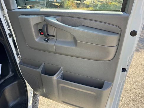 Used 2015 Chevrolet Express 2500 Extended image 41