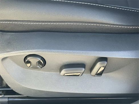 Used 2025 Volkswagen Taos SE image 20