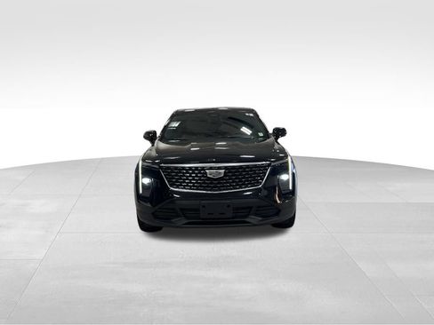 Used 2024 Cadillac XT4 Luxury w/ Cold Weather Package AWD/4WD image 5