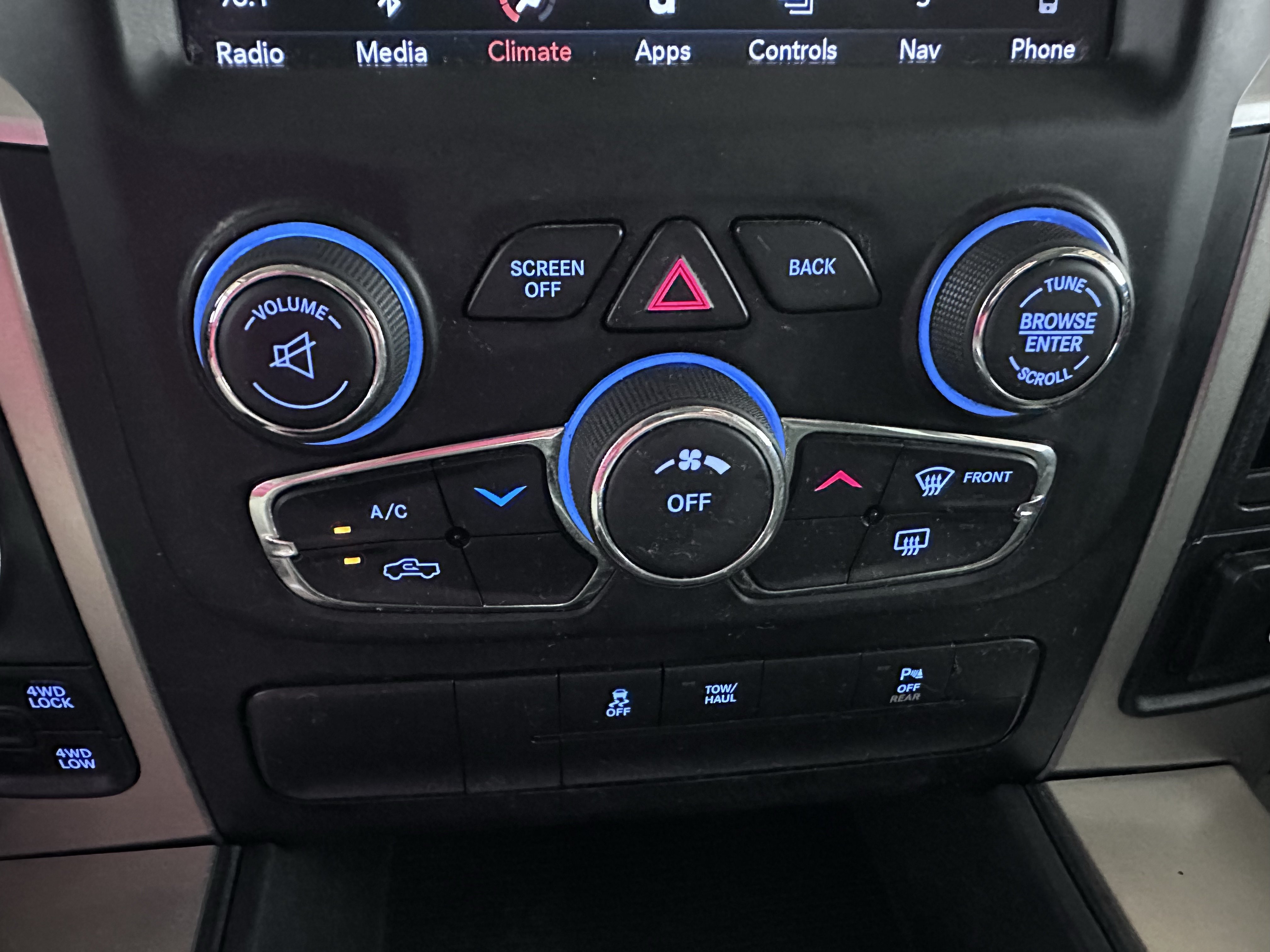 Used 2019 RAM 1500 Classic SLT w/ Luxury Group AWD/4WD image 44