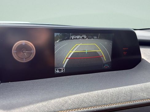 Used 2021 Lexus UX 200 w/ Premium Package FWD image 18