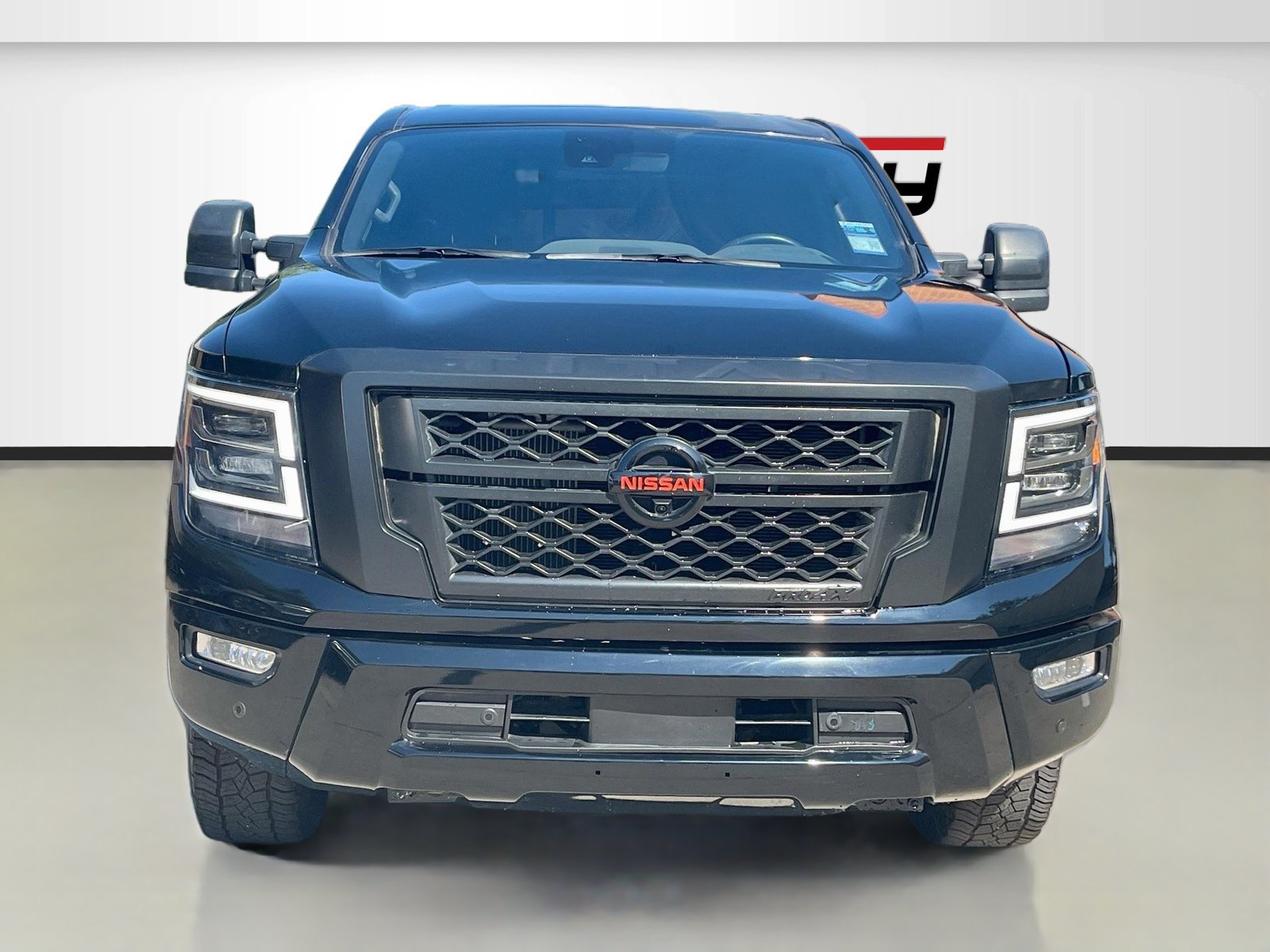 Used 2024 Nissan Titan PRO-4X w/ Pro-4x Convenience Package AWD/4WD image 2