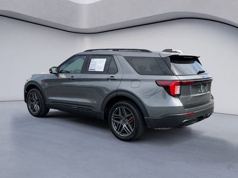 Used 2025 Ford Explorer ST-Line w/ ST-Line Street Pack AWD/4WD image 3