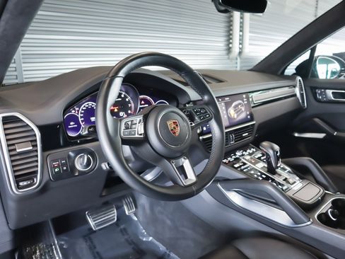 Certified 2022 Porsche Cayenne Turbo image 4