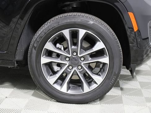 Used 2023 Jeep Grand Cherokee Overland w/ Luxury Tech Group IV image 19