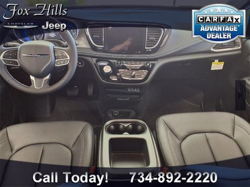 New 2025 Chrysler Pacifica Select w/ Fav Edition Package image 13