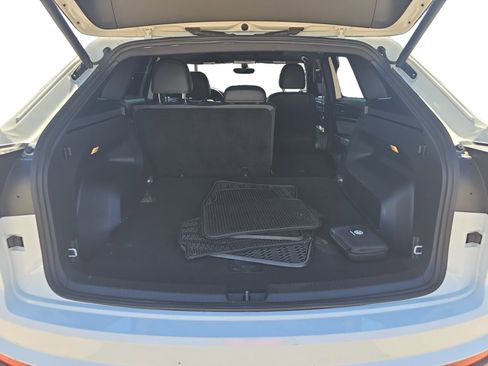 Used 2021 Volkswagen Atlas Cross Sport SE w/ Panoramic Sunroof Package FWD image 19