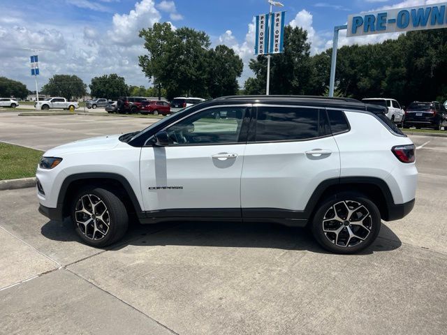 Used 2025 Jeep Compass Limited AWD/4WD image 3