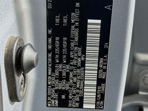 Used 2020 Toyota Highlander L image 12