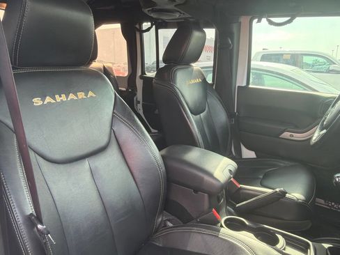Used 2013 Jeep Wrangler Unlimited Sahara w/ Connectivity Group AWD/4WD image 3