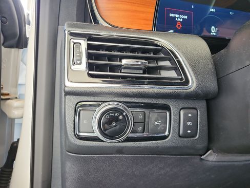Used 2019 Lincoln Navigator Reserve AWD/4WD image 14