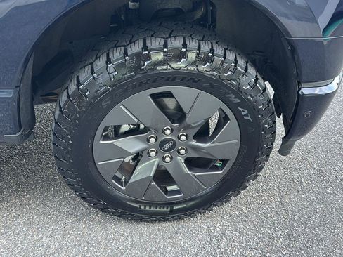 Used 2023 Ford F150 Lightning Lariat image 31