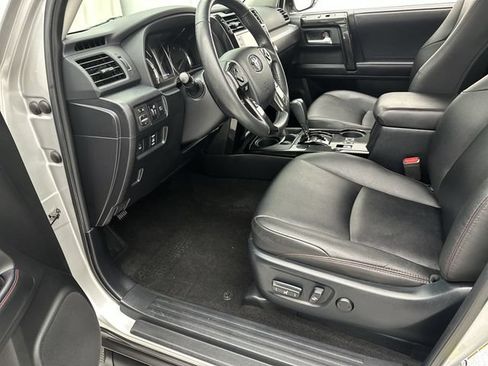 Used 2021 Toyota 4Runner Venture AWD/4WD image 11