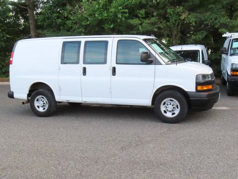 Used 2018 Chevrolet Express 2500 w/ Driver Convenience Package RWD image 6