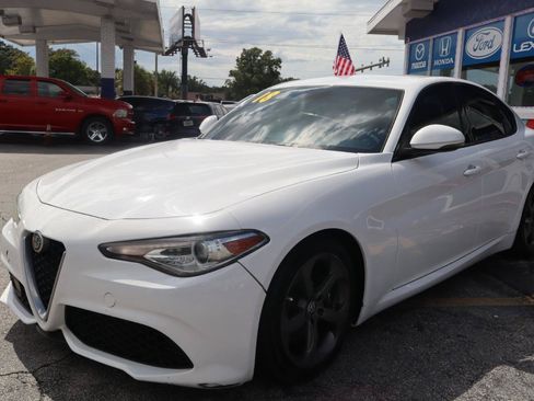 Used 2018 Alfa Romeo Giulia RWD image 8